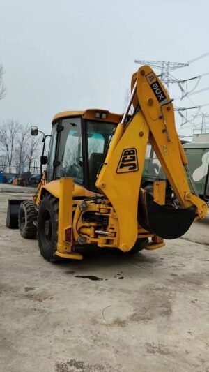 used JCB 3CX Busy at both ends