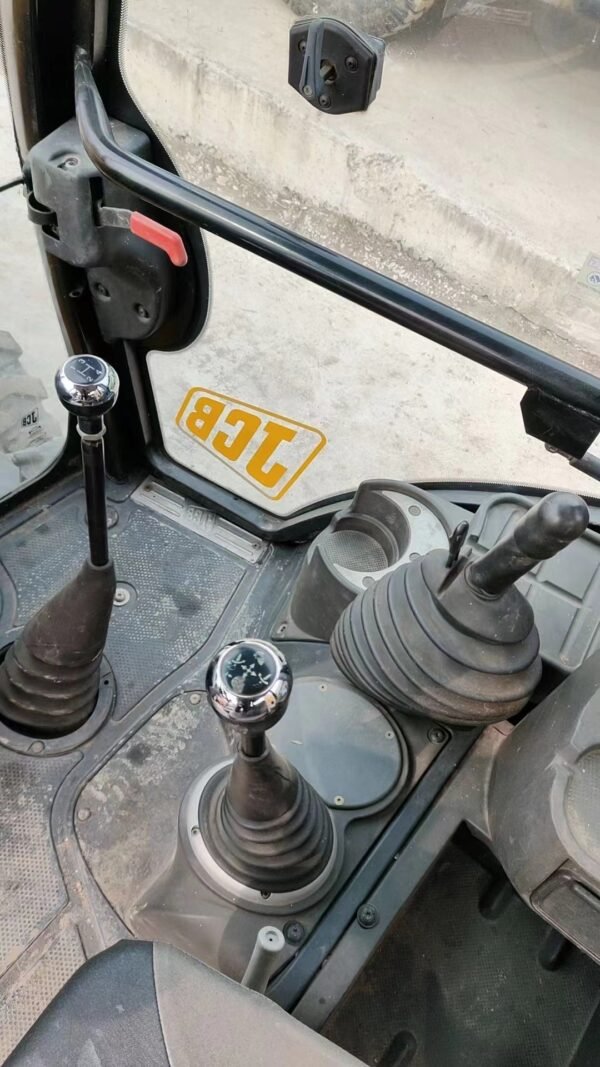 微信图片_20240607142242 used JCB 3CX Busy at both ends