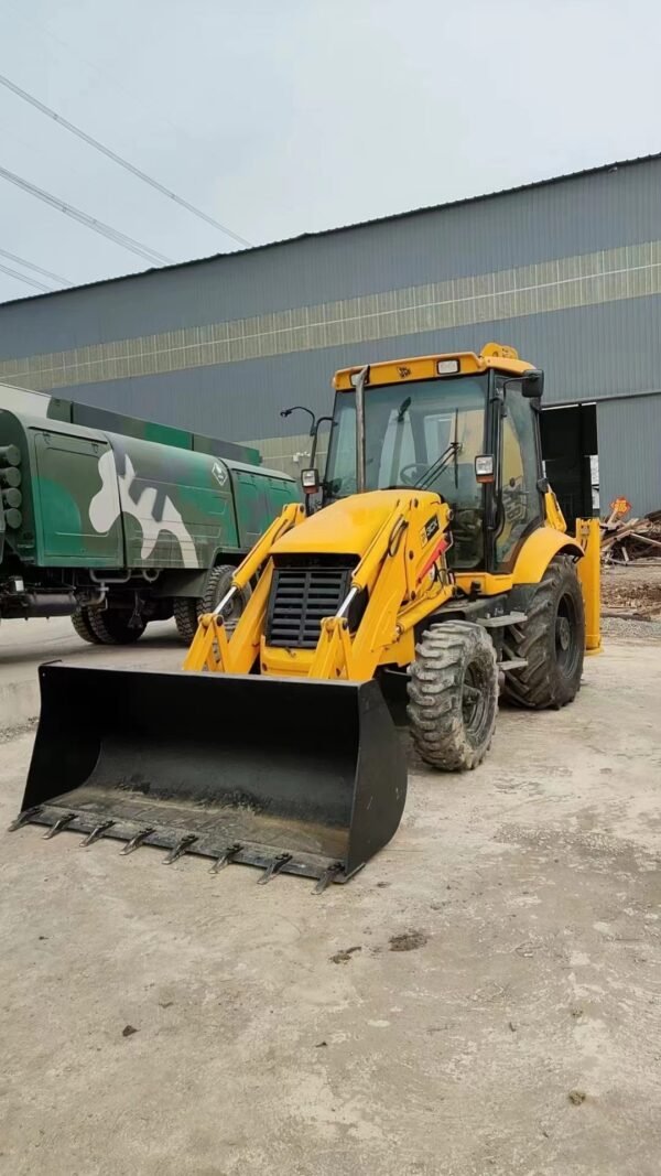 微信图片_20240607142248 used JCB 3CX Busy at both ends